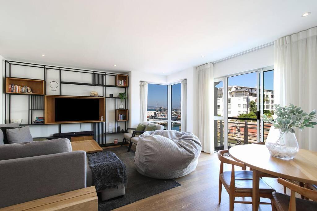 Spacious Sea Facing One Bedroom