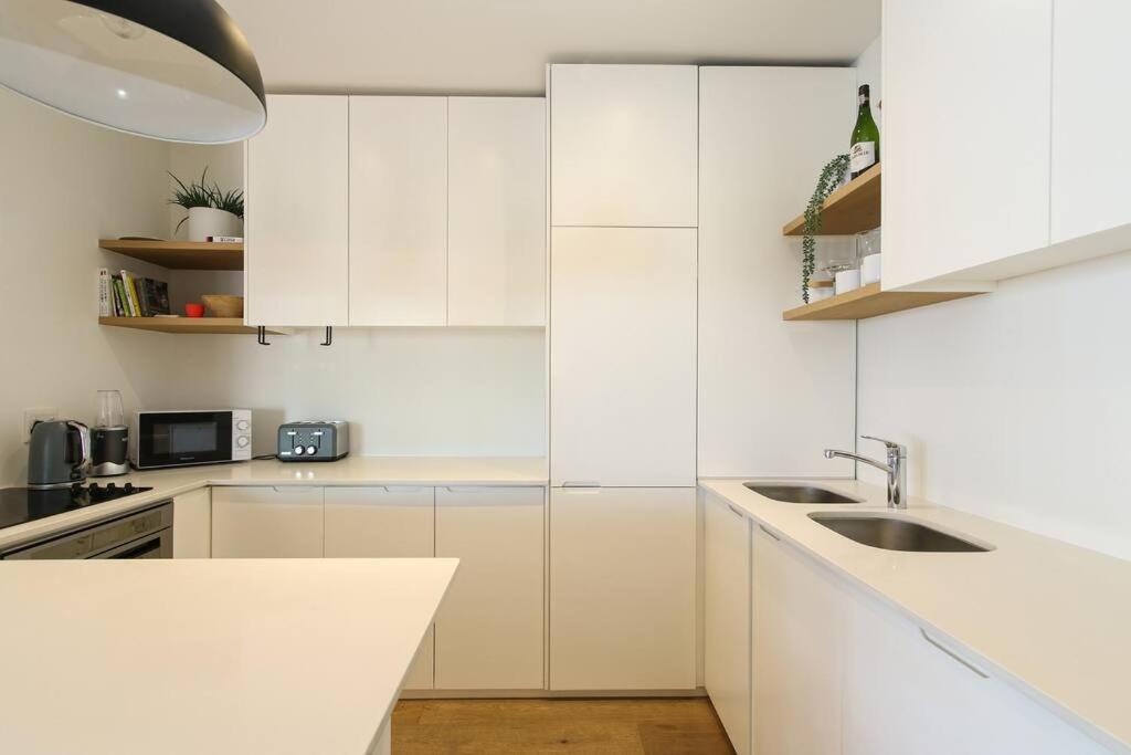 Spacious Sea Facing One Bedroom * Kapstadt