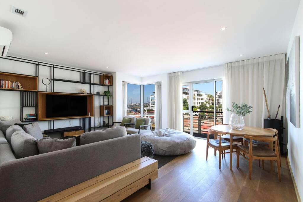 Spacious Sea Facing One Bedroom Apartment Kapstadt